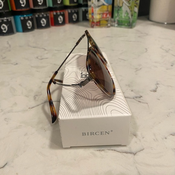 Bircen Sunglasses FULL inclusion - Picture 4 of 7